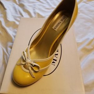 Yellow dress heels